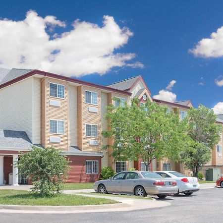 Days Inn & Suites By Wyndham Hutchinson Εξωτερικό φωτογραφία