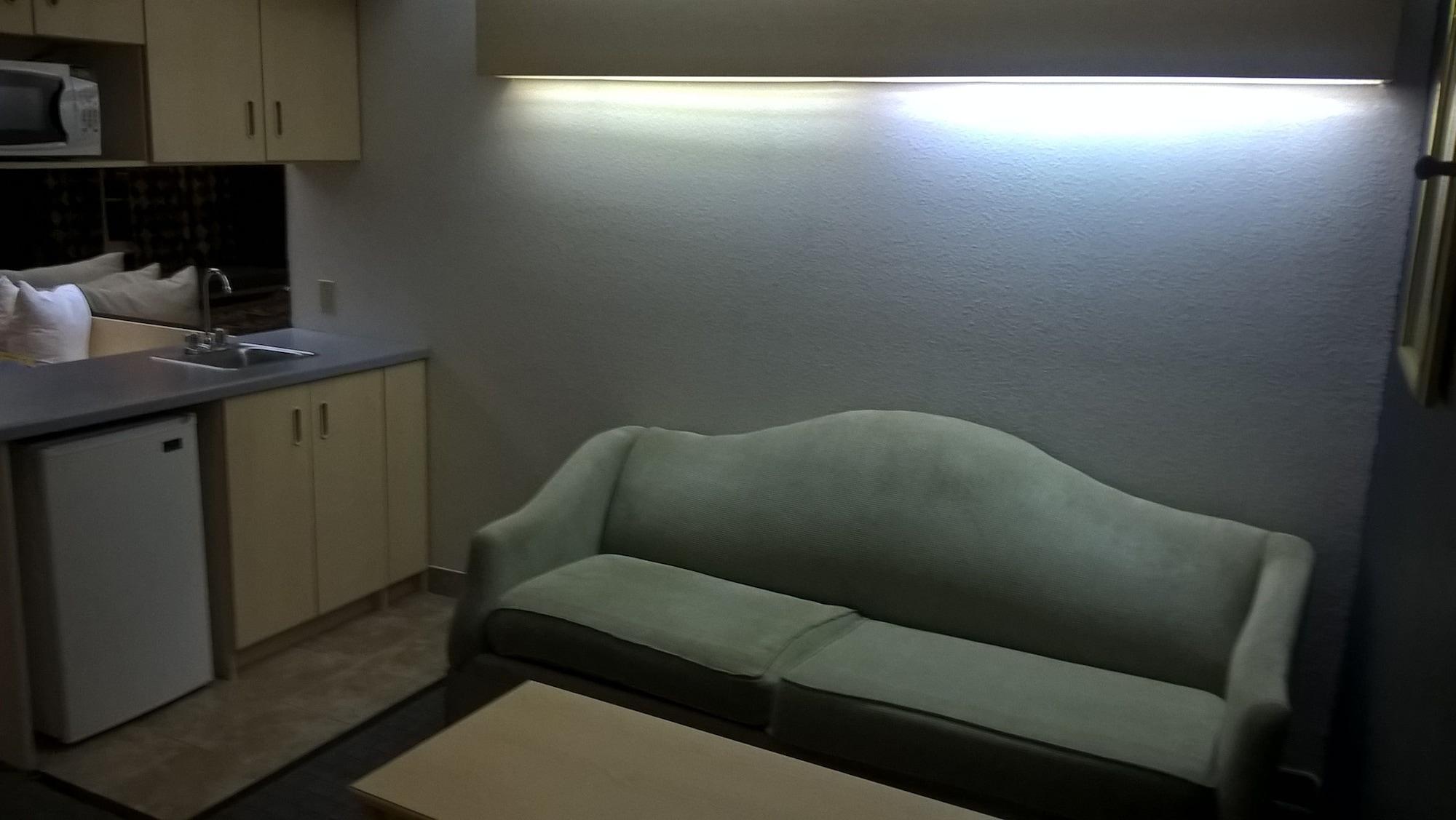 Days Inn & Suites By Wyndham Hutchinson Εξωτερικό φωτογραφία
