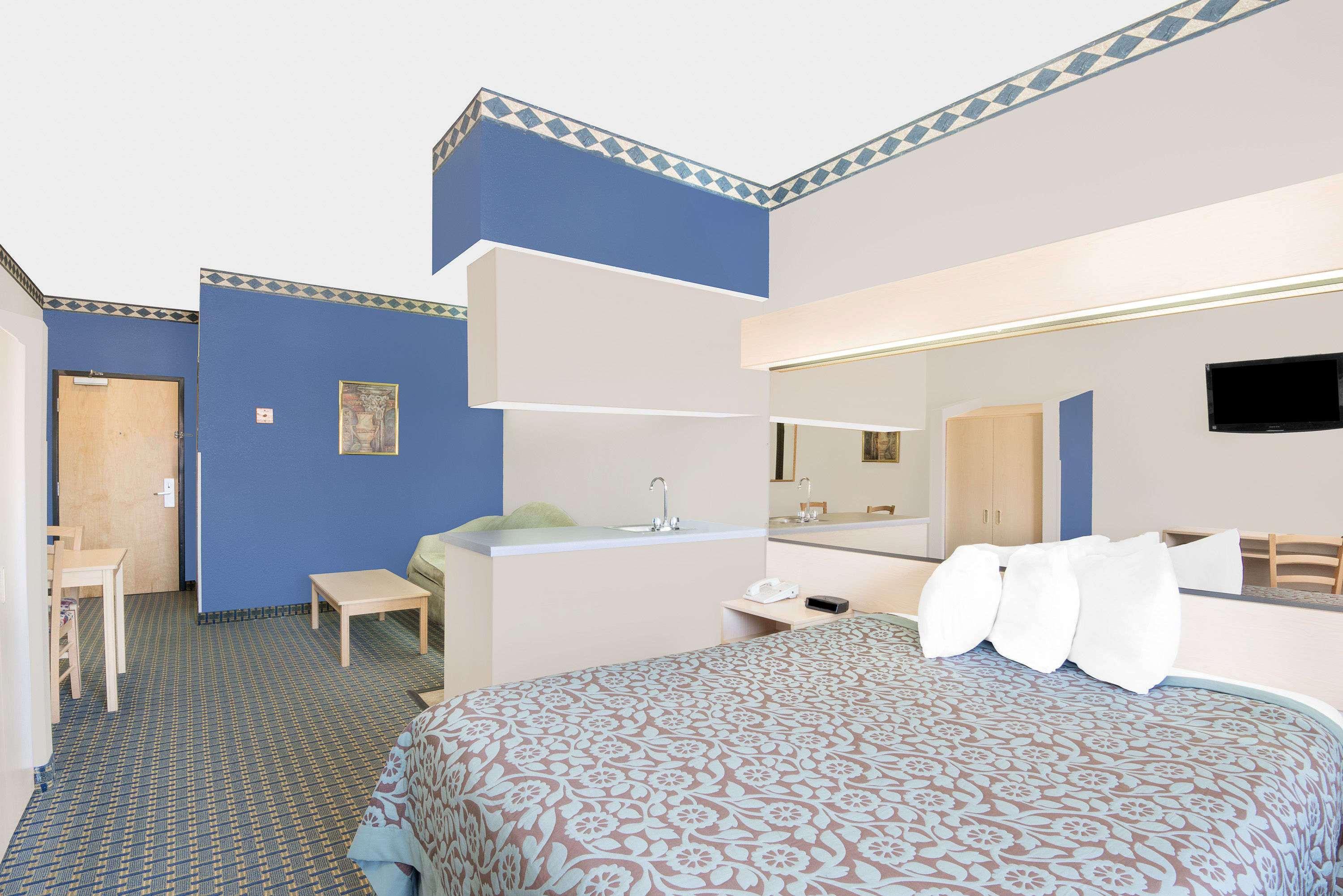 Days Inn & Suites By Wyndham Hutchinson Εξωτερικό φωτογραφία