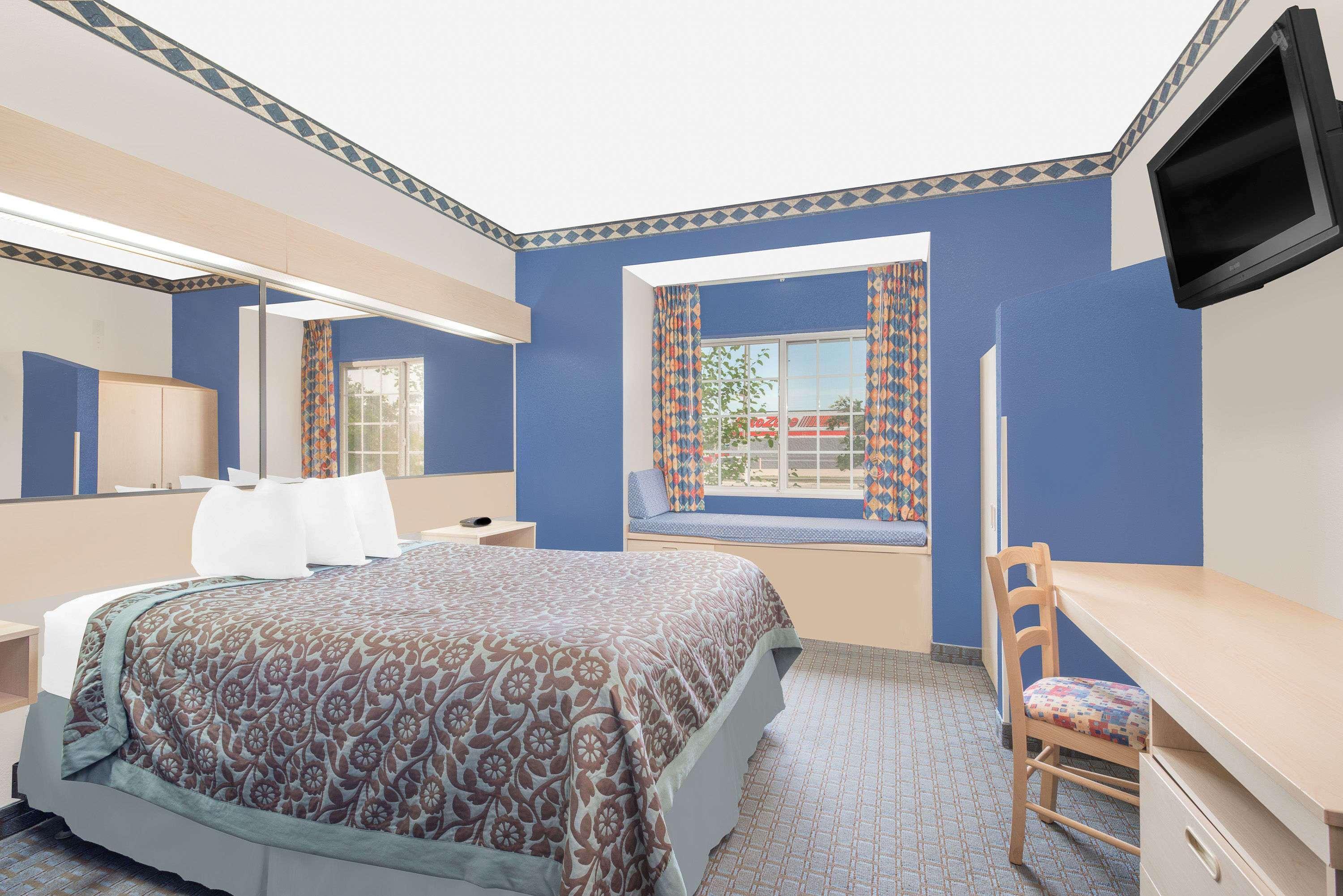 Days Inn & Suites By Wyndham Hutchinson Εξωτερικό φωτογραφία