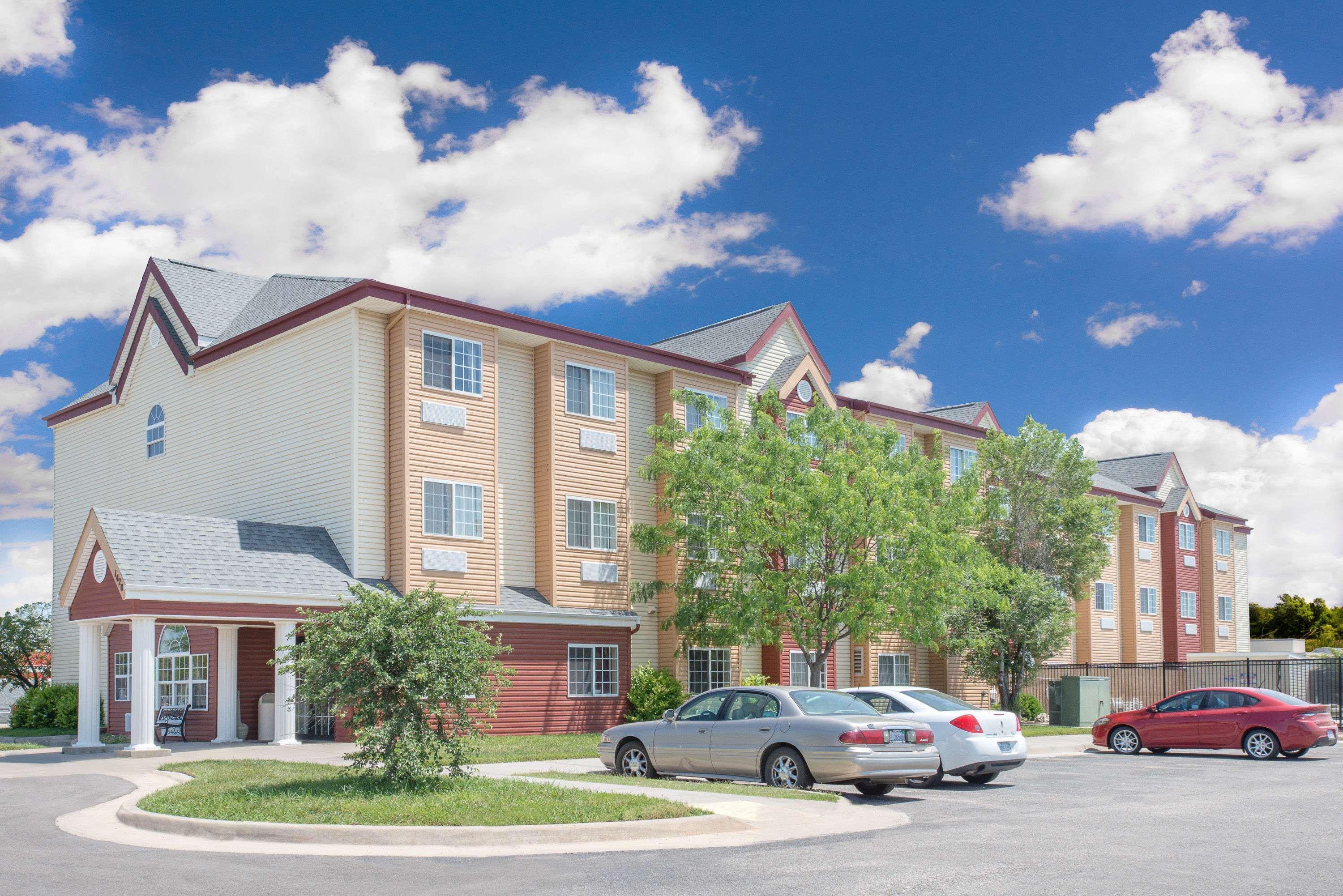 Days Inn & Suites By Wyndham Hutchinson Εξωτερικό φωτογραφία