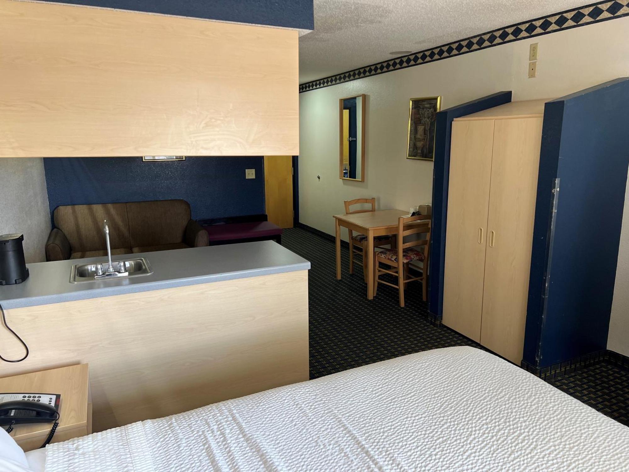 Days Inn & Suites By Wyndham Hutchinson Εξωτερικό φωτογραφία