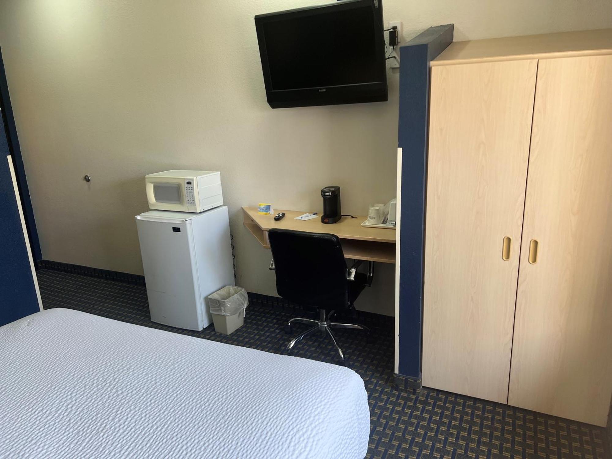 Days Inn & Suites By Wyndham Hutchinson Εξωτερικό φωτογραφία