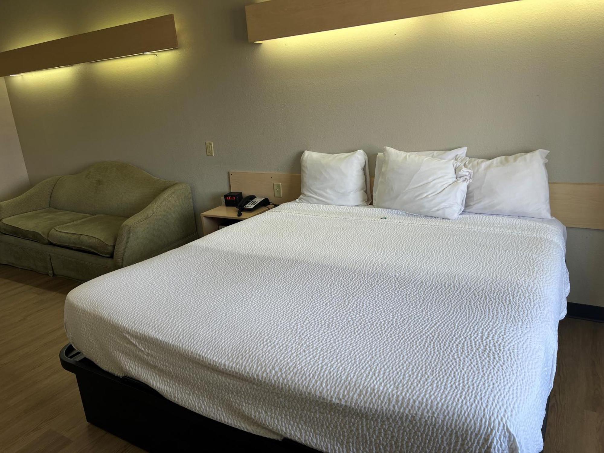 Days Inn & Suites By Wyndham Hutchinson Εξωτερικό φωτογραφία