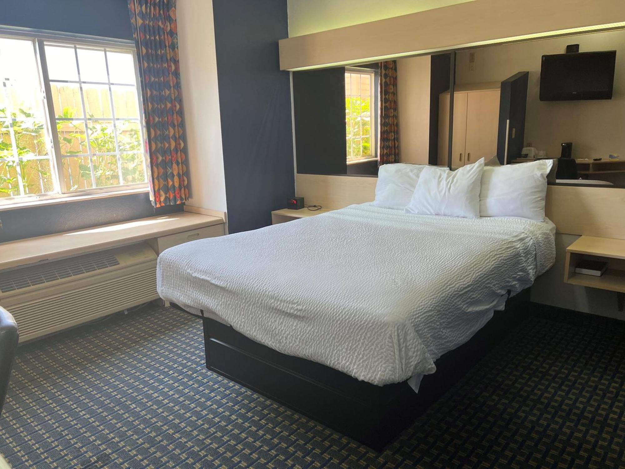 Days Inn & Suites By Wyndham Hutchinson Εξωτερικό φωτογραφία