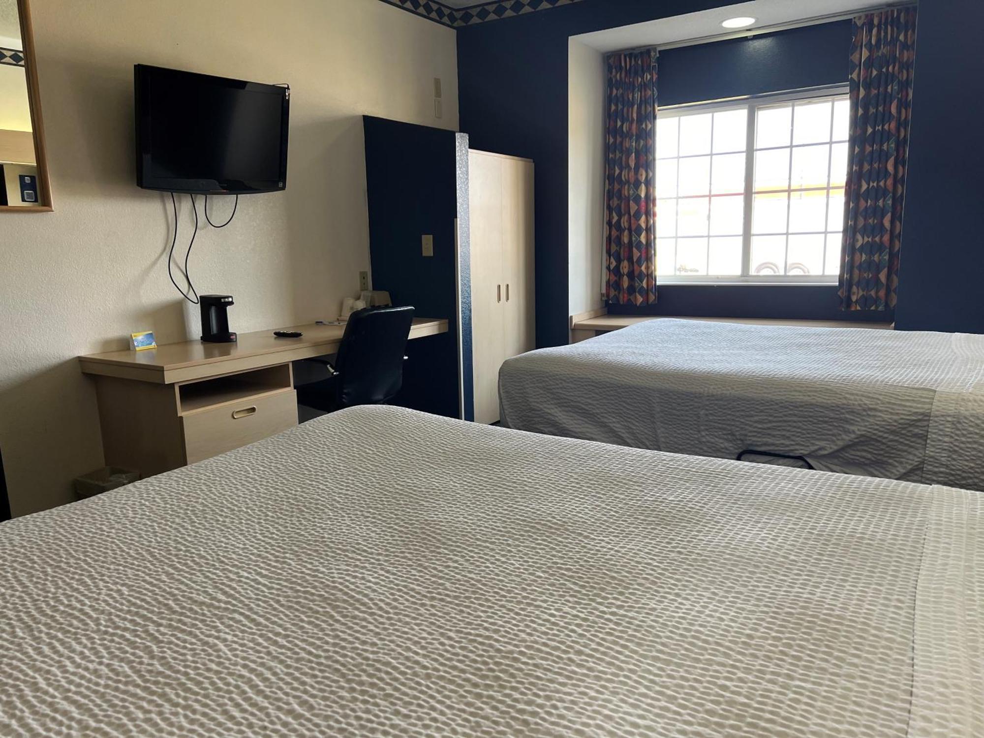 Days Inn & Suites By Wyndham Hutchinson Εξωτερικό φωτογραφία