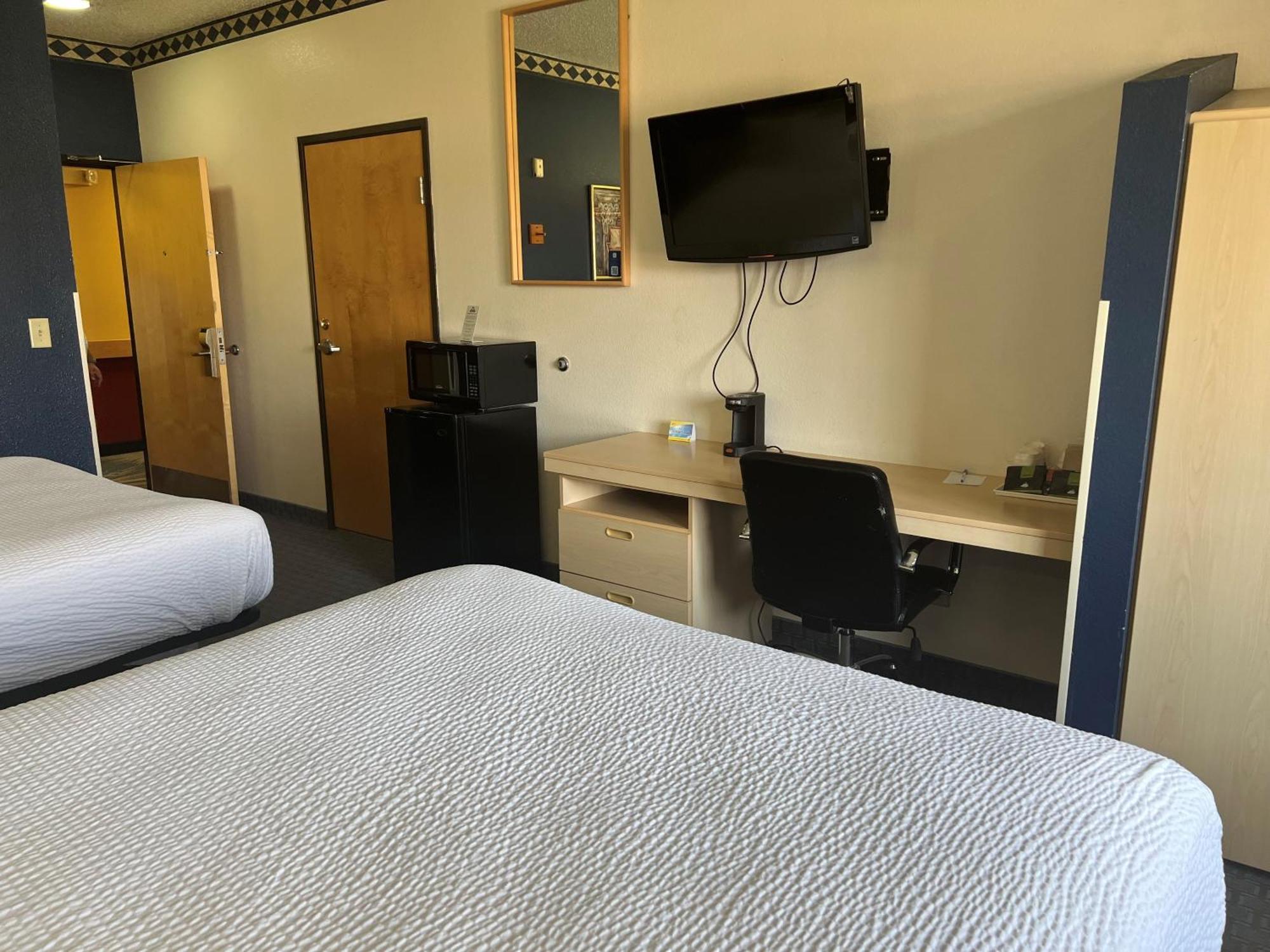 Days Inn & Suites By Wyndham Hutchinson Εξωτερικό φωτογραφία