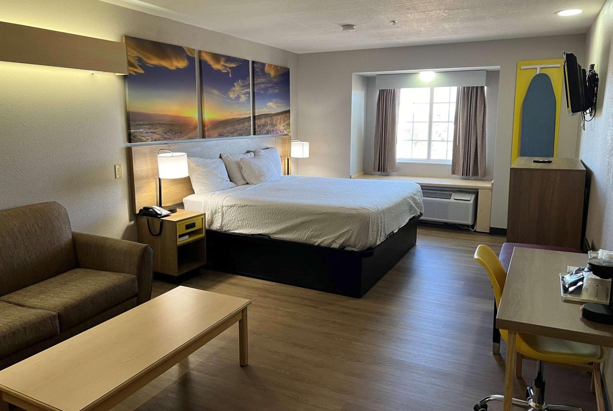 Days Inn & Suites By Wyndham Hutchinson Εξωτερικό φωτογραφία