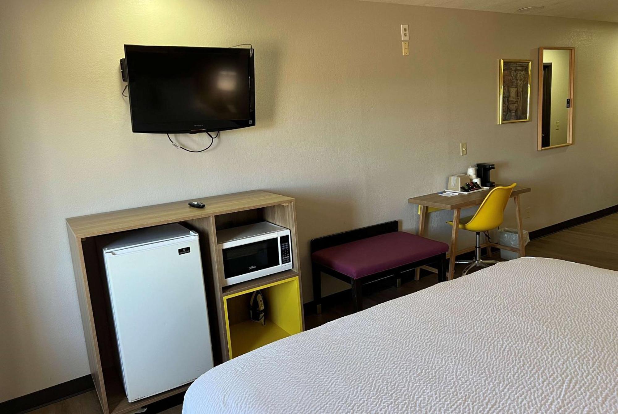 Days Inn & Suites By Wyndham Hutchinson Εξωτερικό φωτογραφία