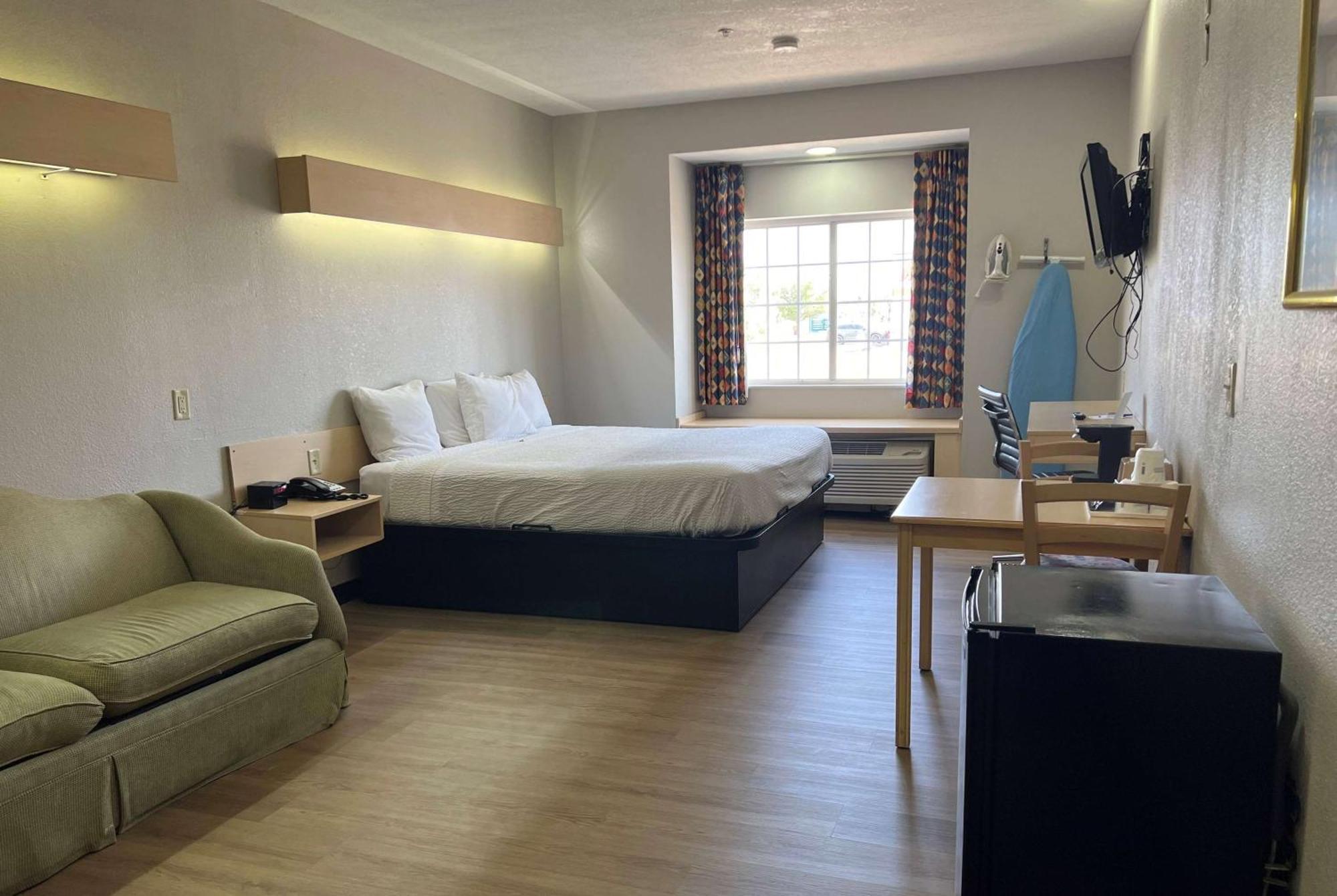Days Inn & Suites By Wyndham Hutchinson Εξωτερικό φωτογραφία