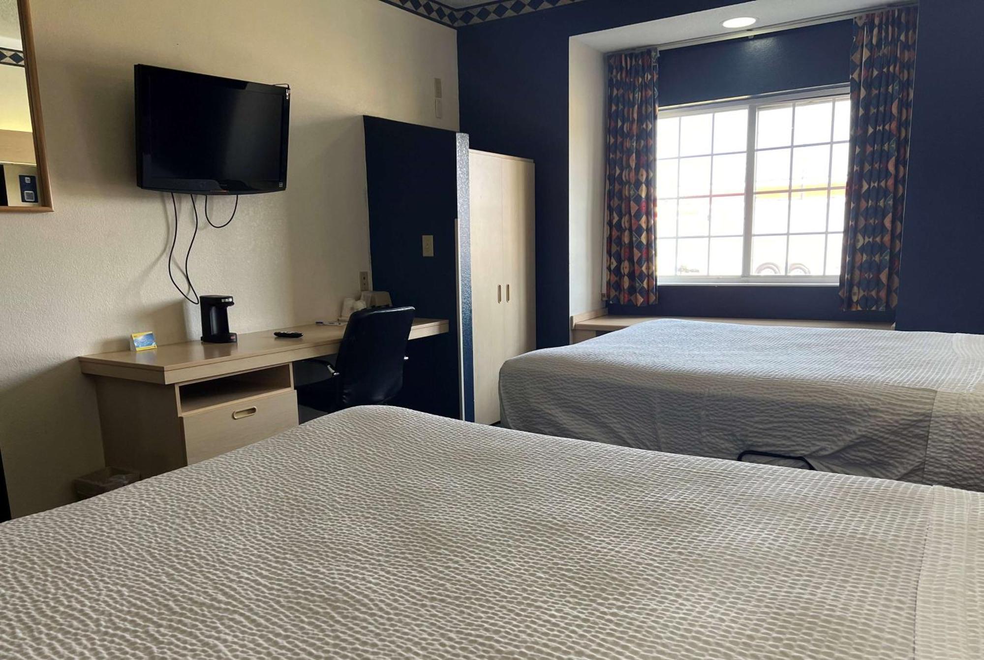 Days Inn & Suites By Wyndham Hutchinson Εξωτερικό φωτογραφία
