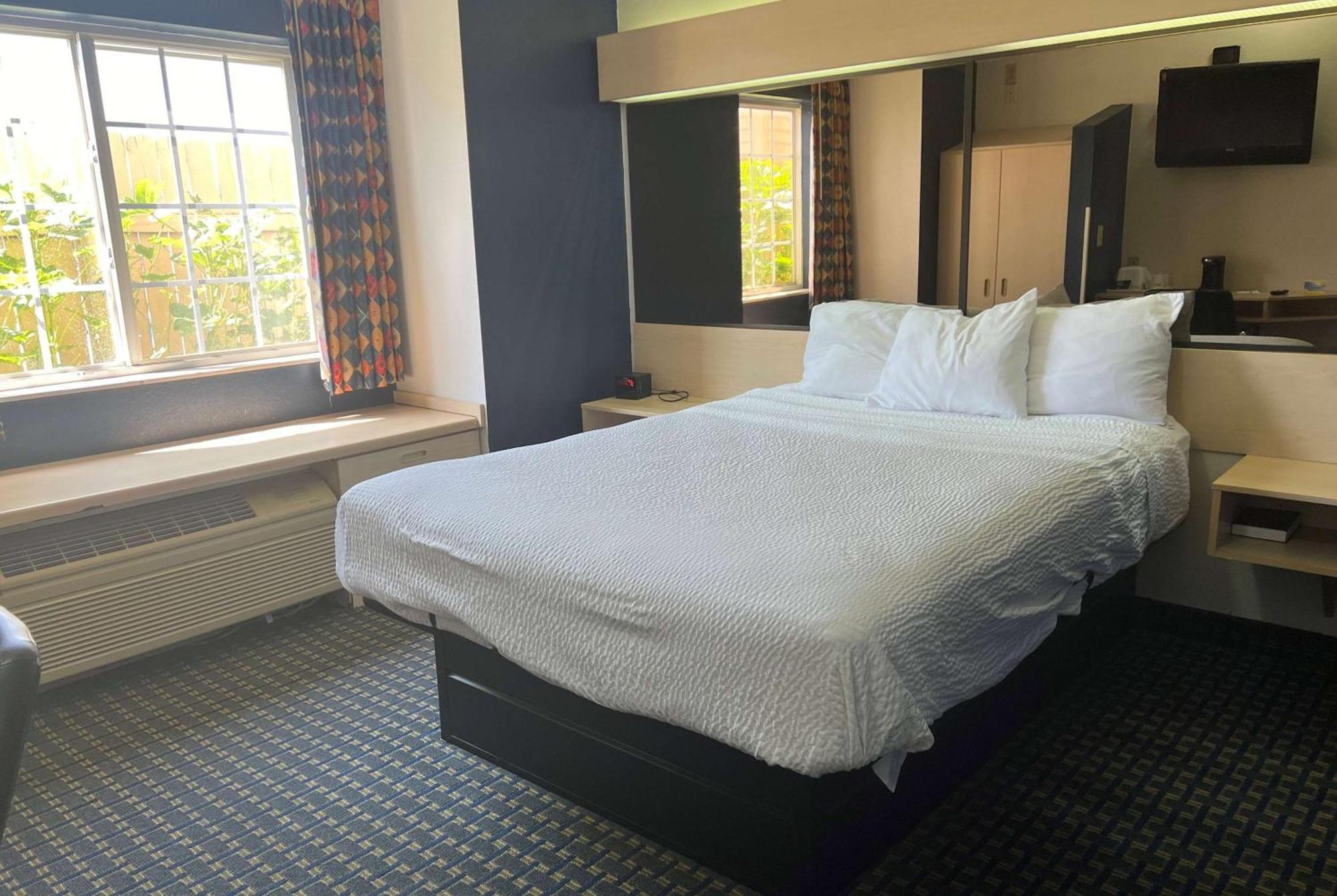 Days Inn & Suites By Wyndham Hutchinson Εξωτερικό φωτογραφία
