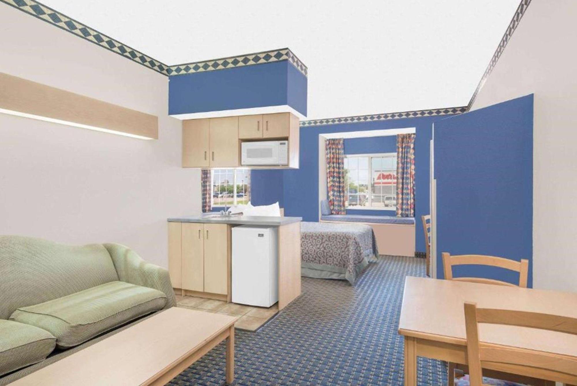 Days Inn & Suites By Wyndham Hutchinson Εξωτερικό φωτογραφία