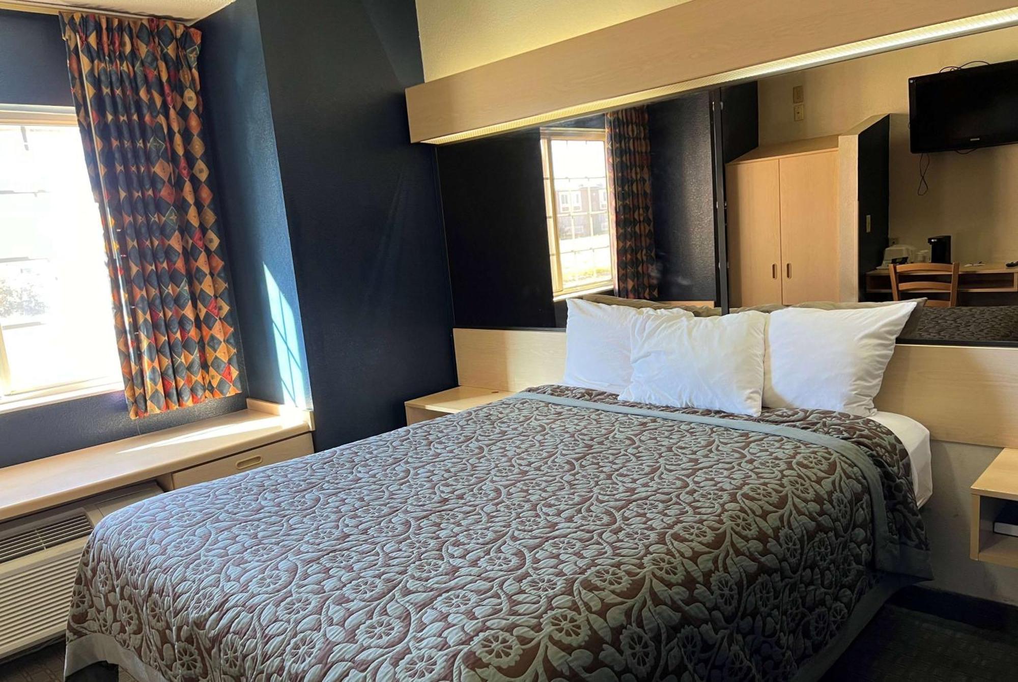Days Inn & Suites By Wyndham Hutchinson Εξωτερικό φωτογραφία