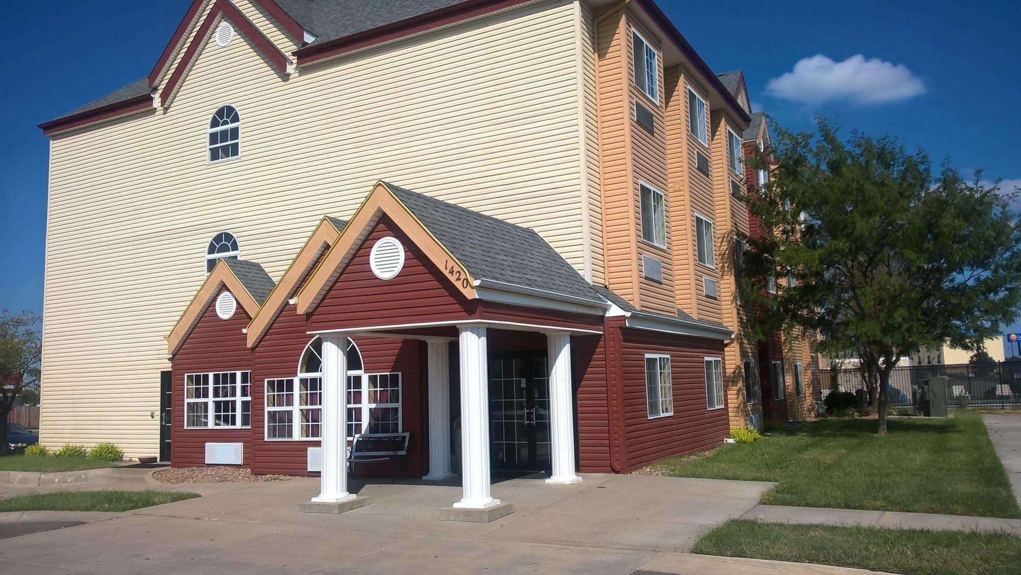 Days Inn & Suites By Wyndham Hutchinson Εξωτερικό φωτογραφία